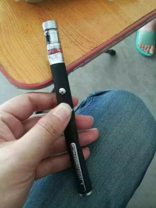 激光筆晃了一下，12歲男孩瞬間幾近失明！這個危險很多人還在忽視